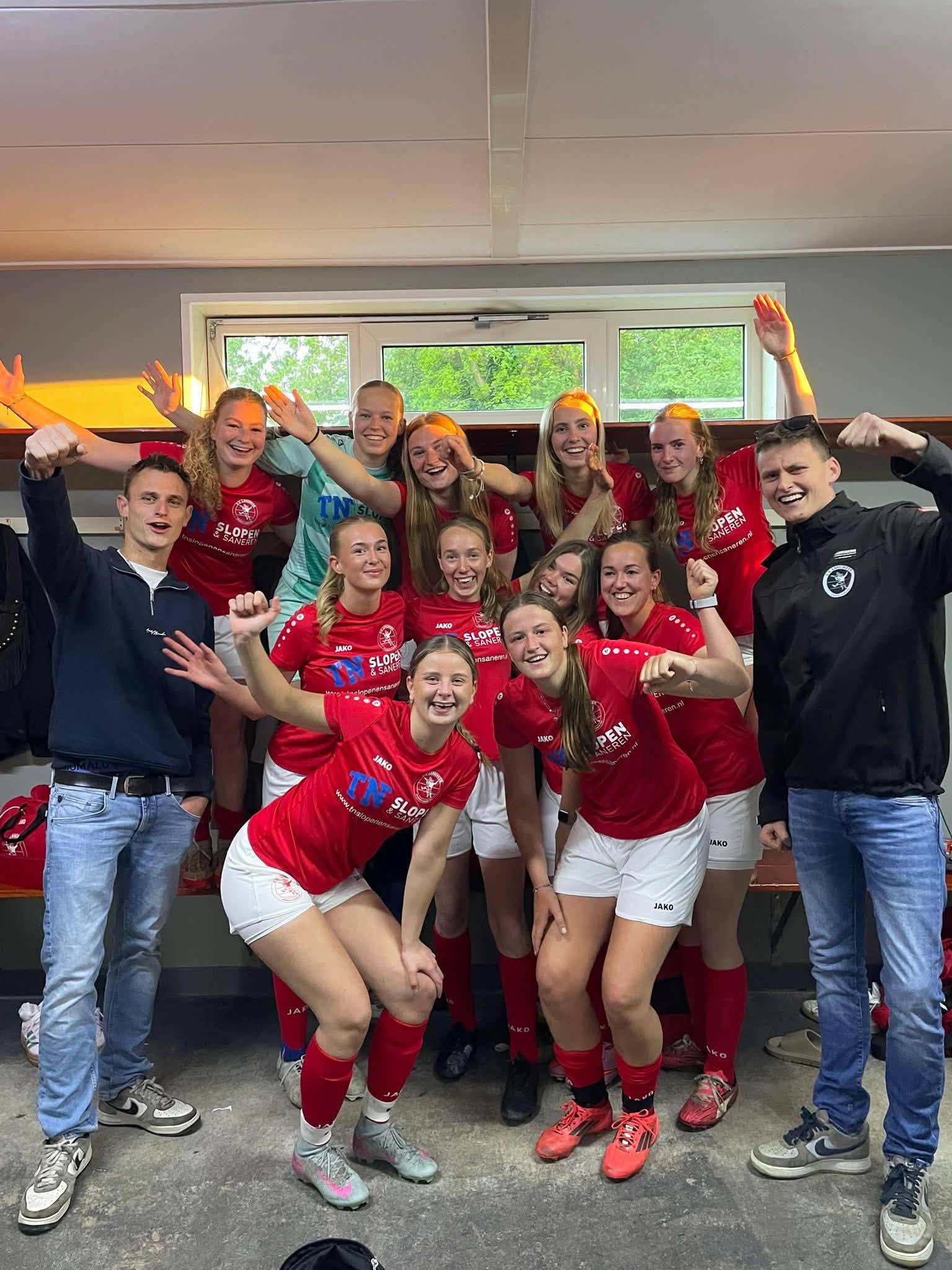 VR18+1 viert een overwinning