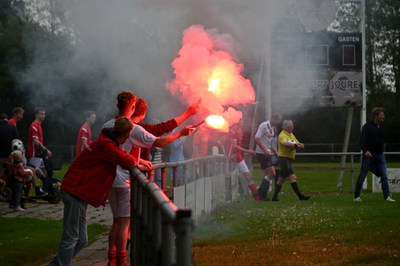 Wedstrijdsfeer bij V.V. Langweer